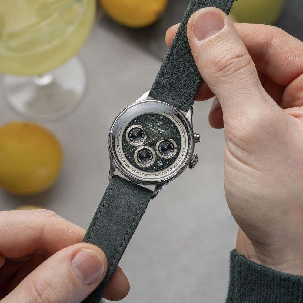 About Vintage 1564 Chronodate Automatic Garnish Green