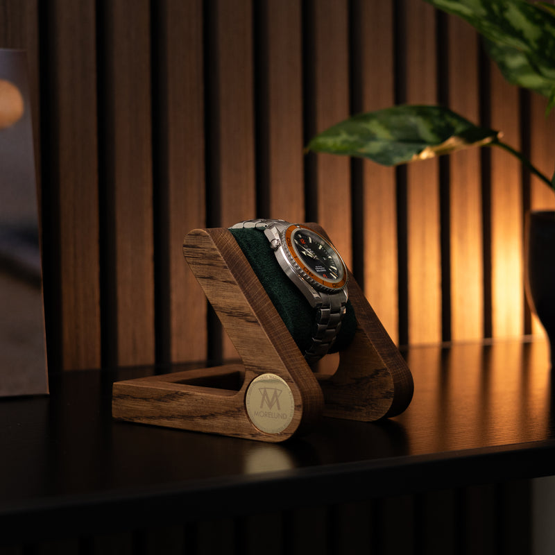Morelund Watch Stand - Dark Oak - Grey Saffiano