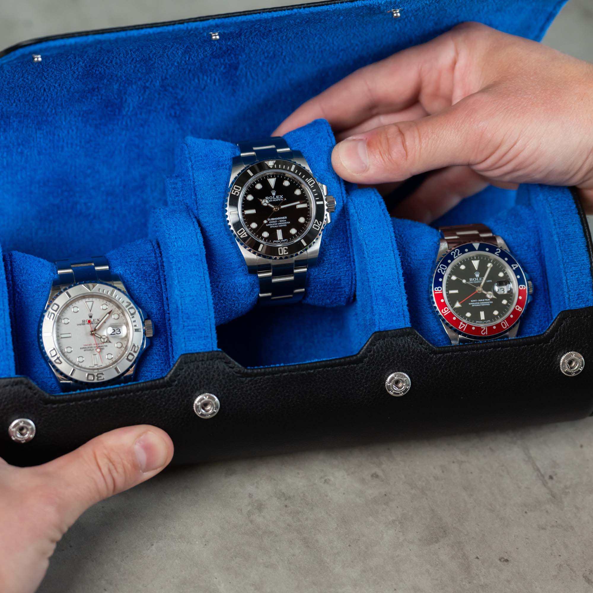 Watch roll for 4 watches in Black Blue
