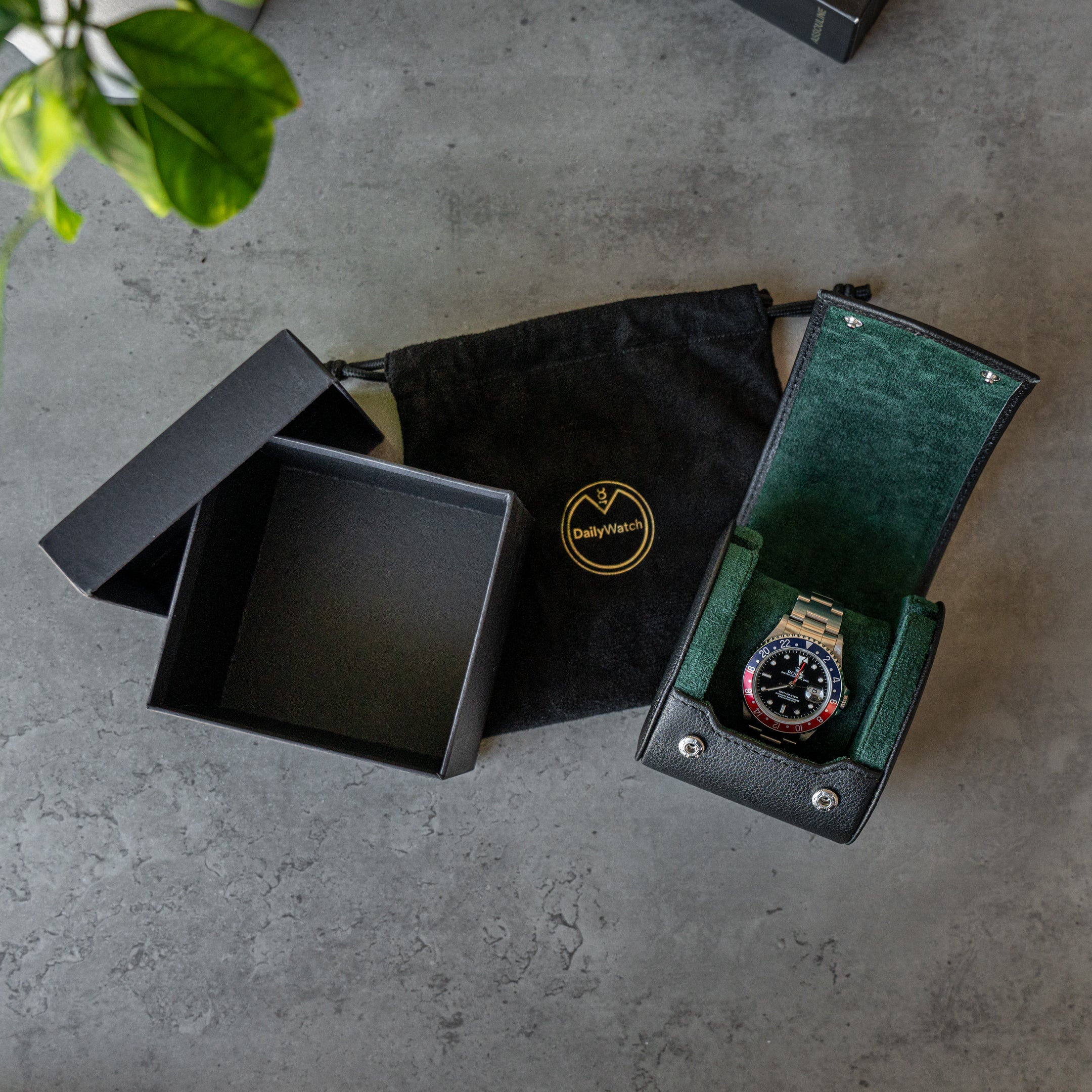 Personalized watch roll for one watch black green