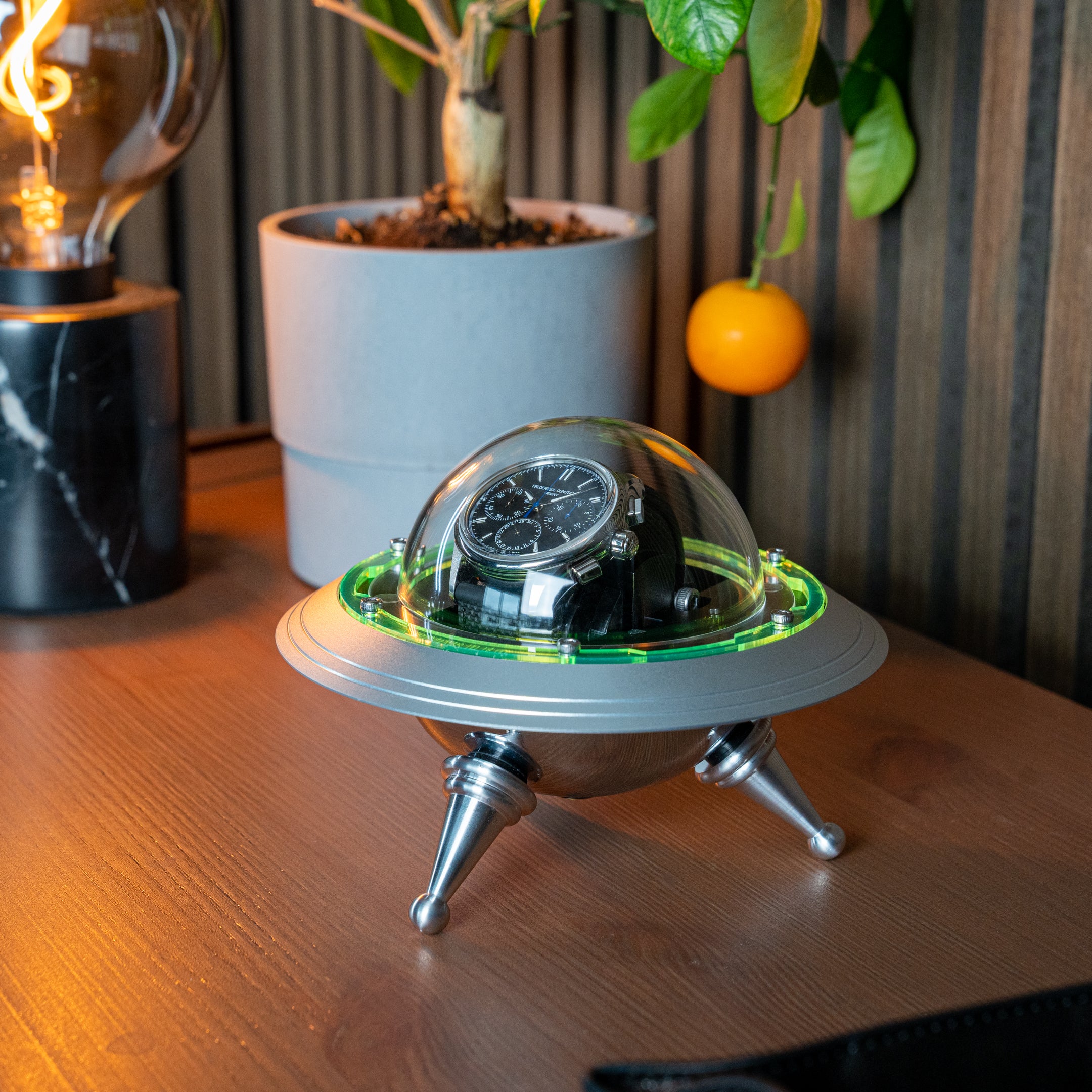 UFO Uhrenständer
