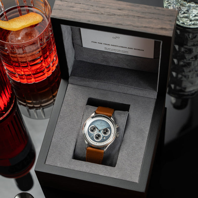 About Vintage 1564 Chronodate Automatic Ice Blue