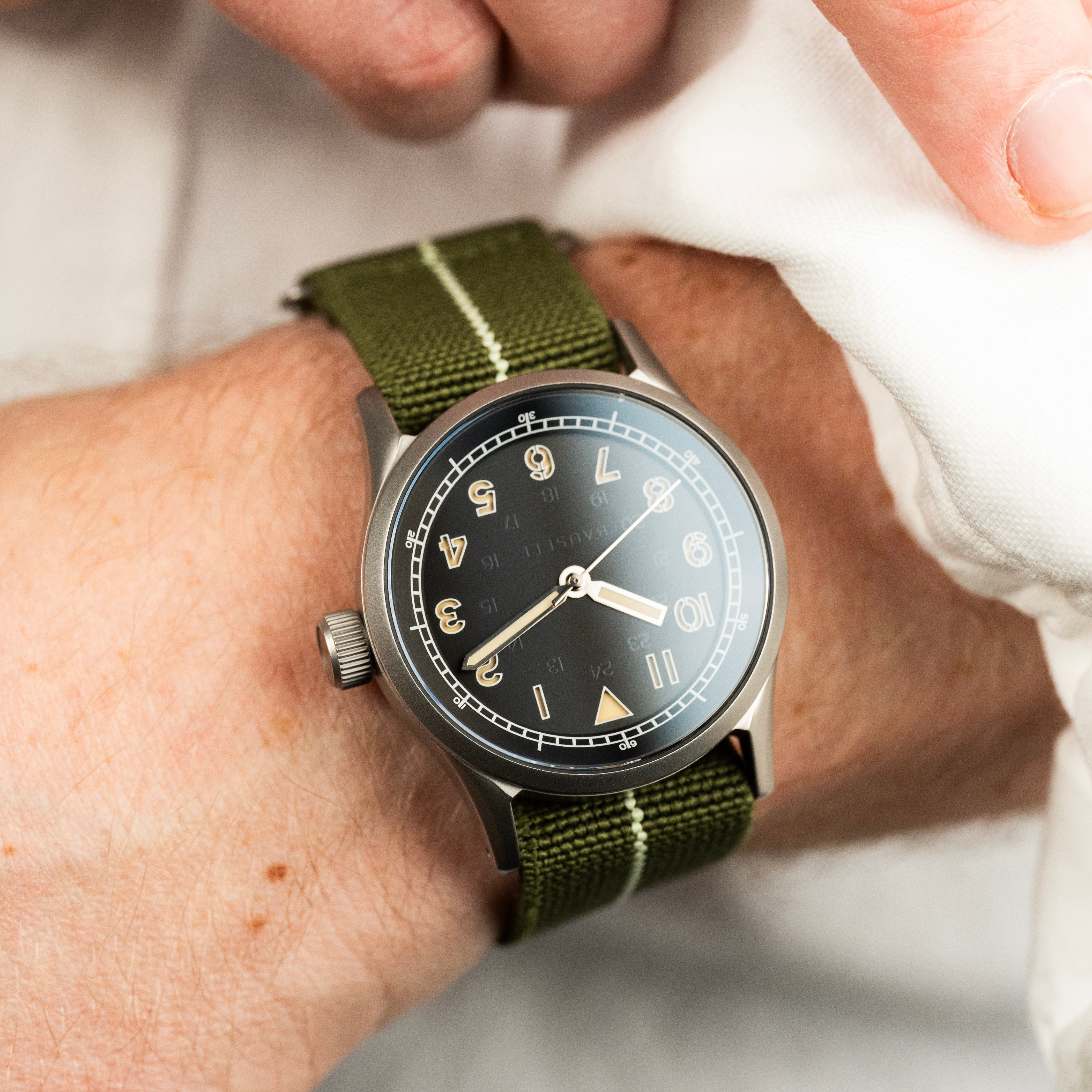 Bausele Classic Field | ONYX BLACK wristshot