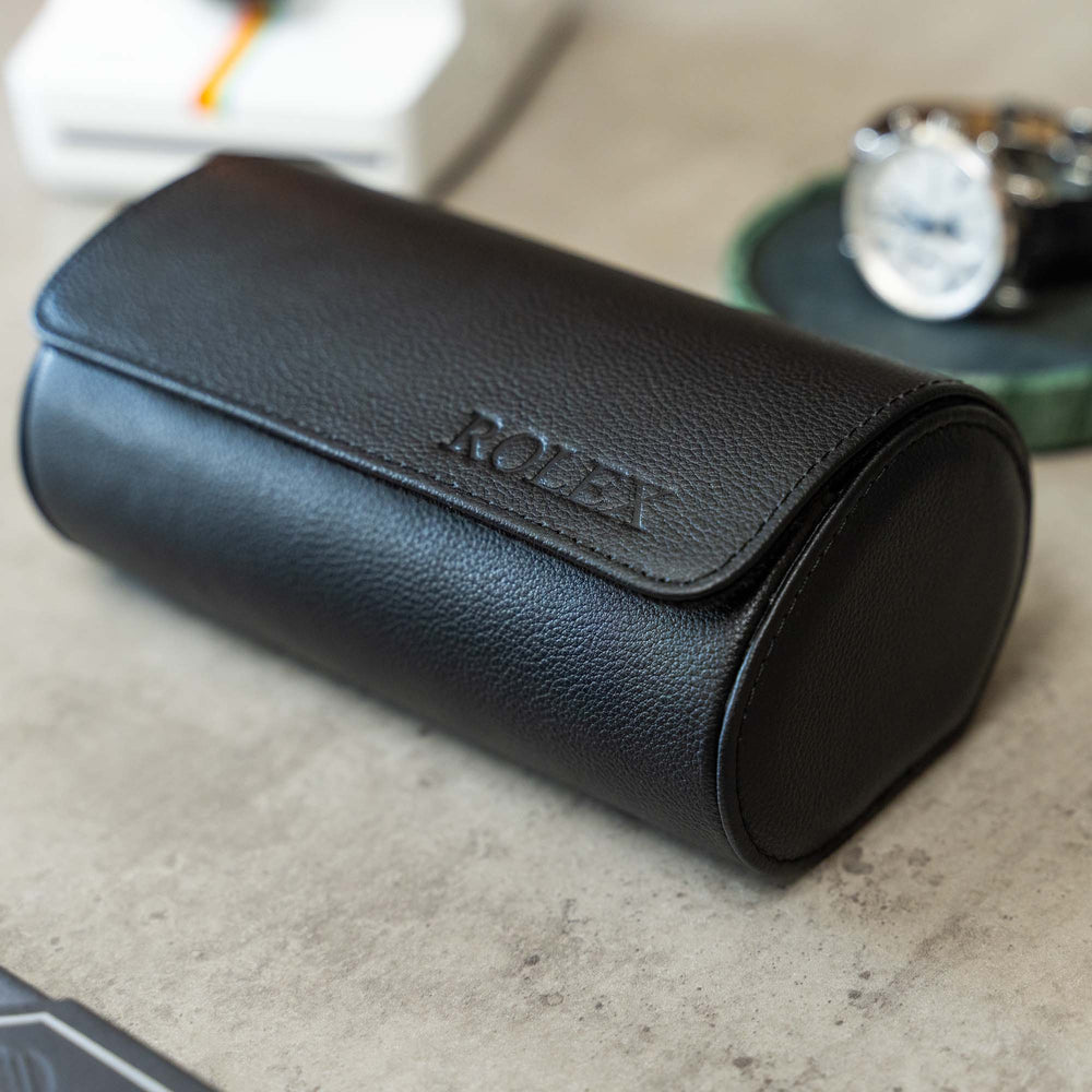 Personalisierte Uhrenrolle mit zwei Schlitzen – ganz in Schwarz