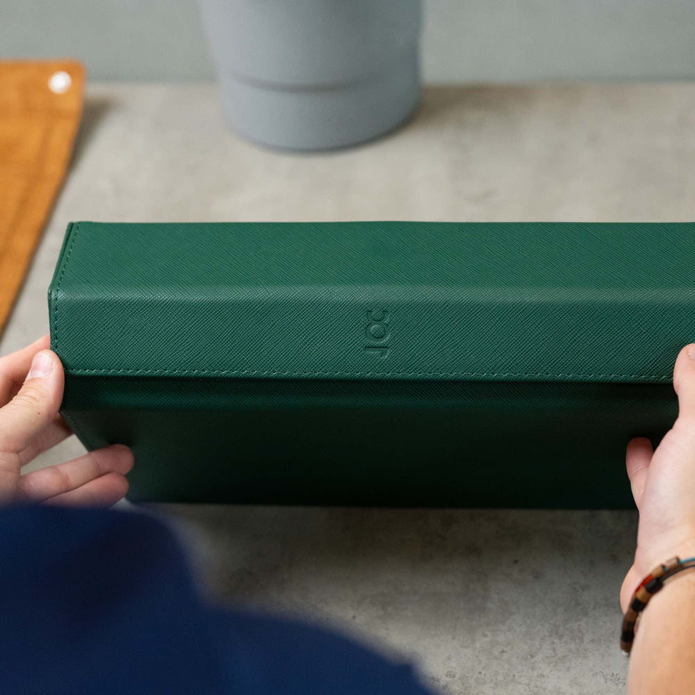 Sechseckige Uhrenbox aus grünem Saffiano mit 8 Fächern