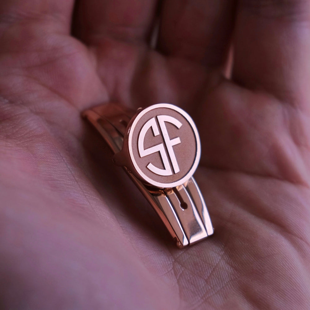 Personalisierter Uhrenverschluss vergoldet