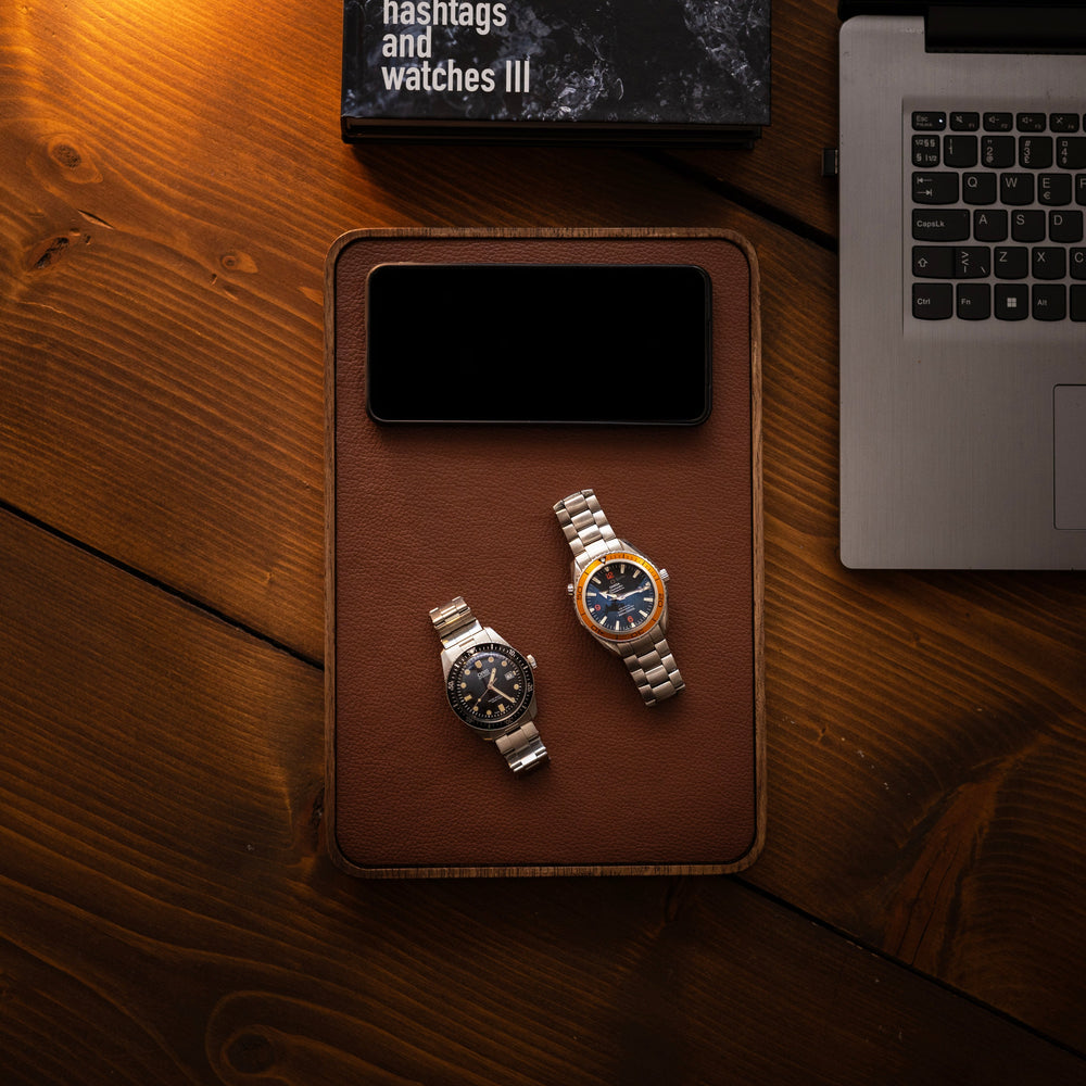 Uhrentablett - Hohes Naturholz Cognac