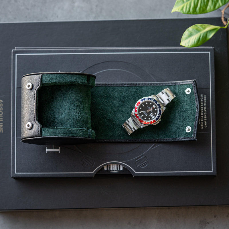 Open single watch roll in black green
