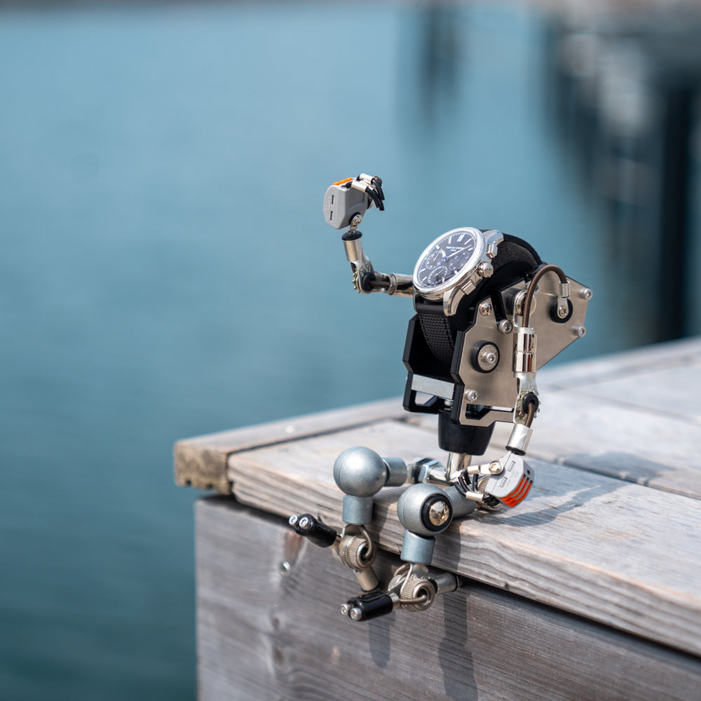 Roboter-Uhrenständer „Frank“