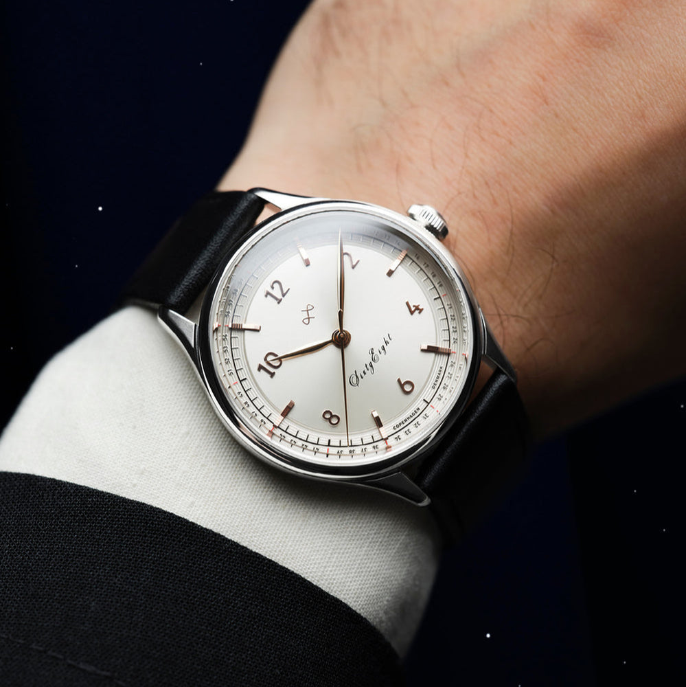 Über Vintage Mechanical 1968, Stahl / Weiß