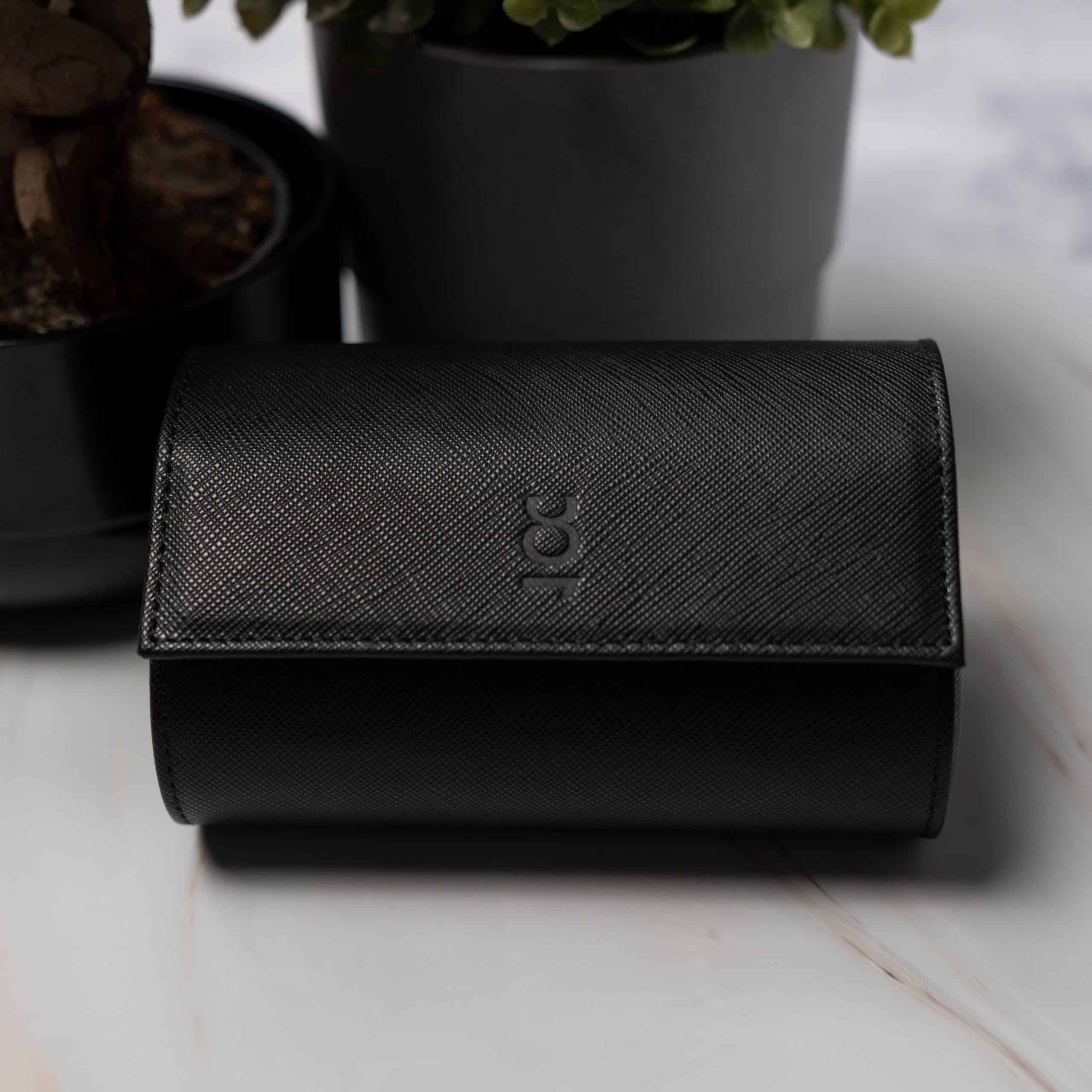 watch roll in black